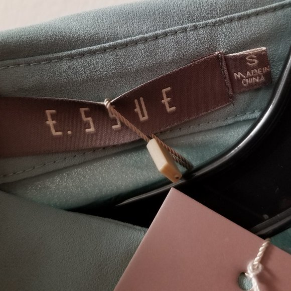 caped button front collar blouse - Picture 4 of 8